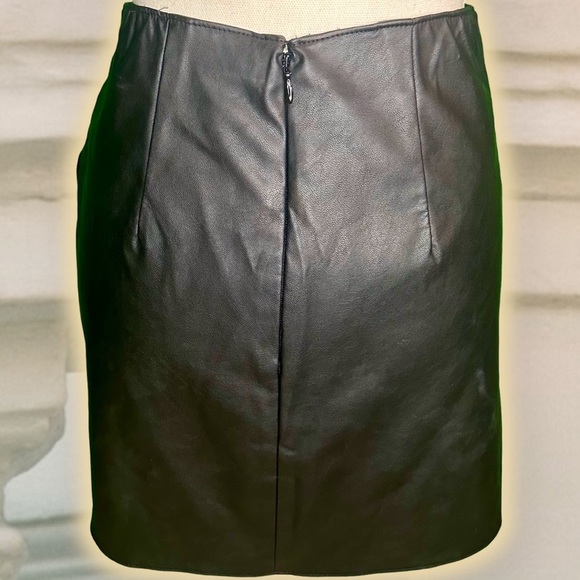 Abercrombie & Fitch Black Vegan Leather Pleated Side Tulip Hem Mini Skirt Sz XS - Picture 14 of 15